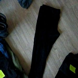 Peace&Pearl's black leggings